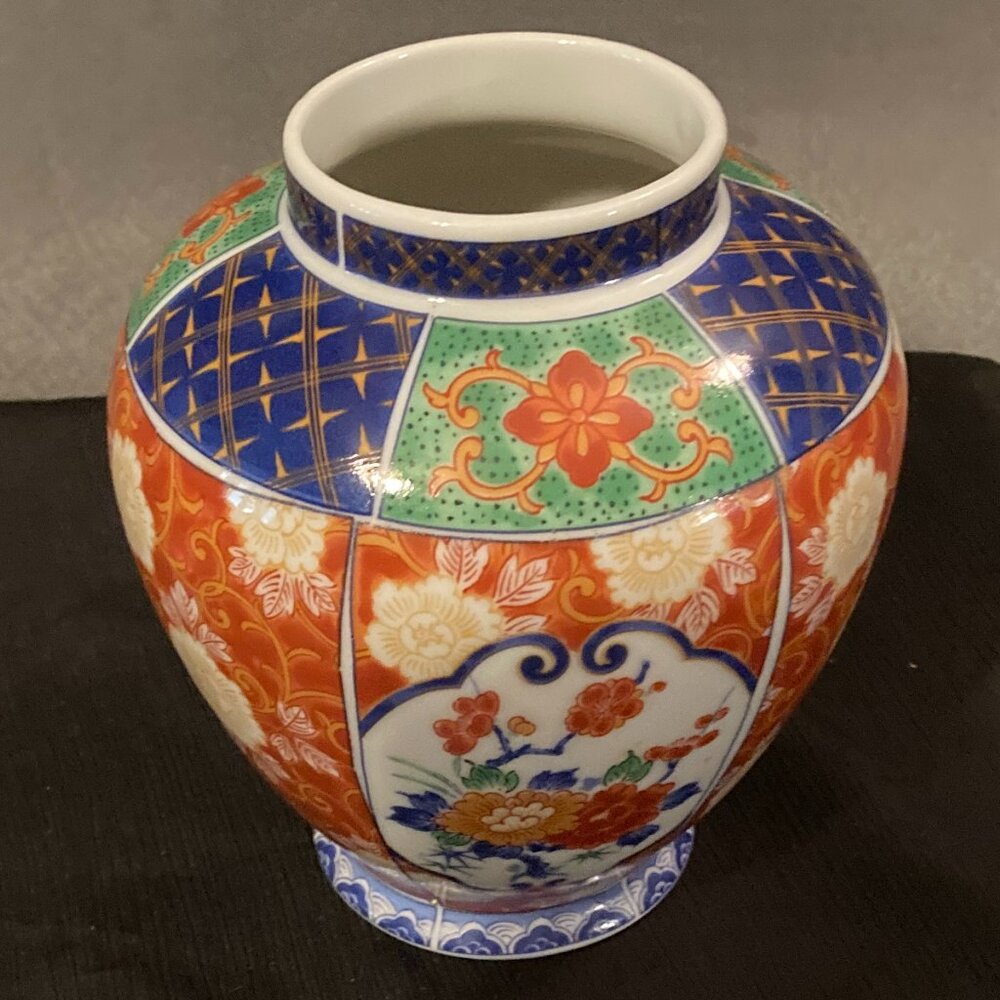 VTG 1980's Japan Imari Style-6" Tall Ginger Jar/Vase-Hand Decorated-No lid-VGUC